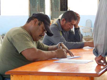 Náyeri en desacuerdo con el gobierno