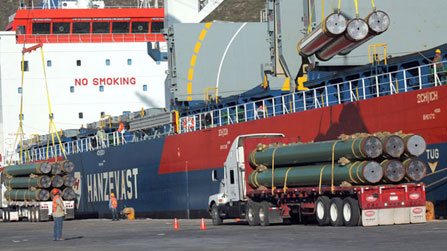 loading pipes for oil pipeline